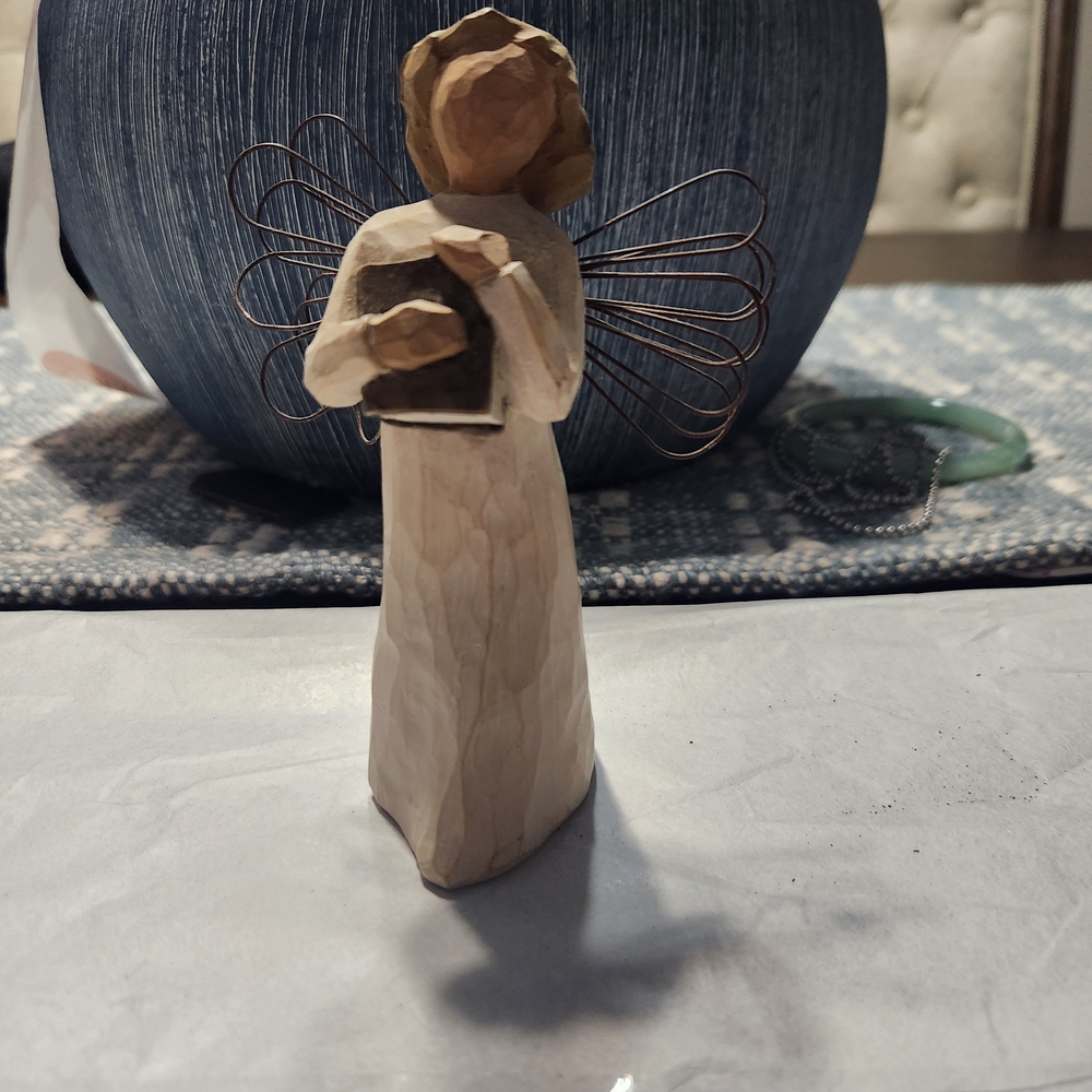 Willow Tree Angel Figurine with Wire Wings